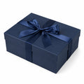Scatola regalo 30 x 22 x 12 cm in cartoncino blu navy con nastro in raso